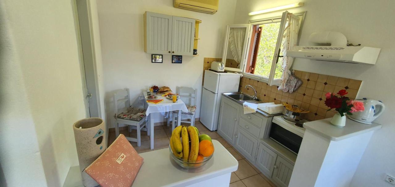 Aphrodite Studios & Apt With Pool Lákka 外观 照片