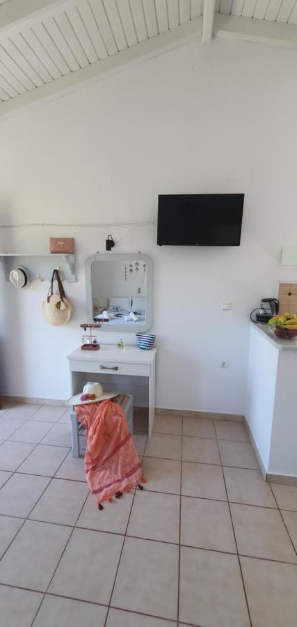 Aphrodite Studios & Apt With Pool Lákka 外观 照片