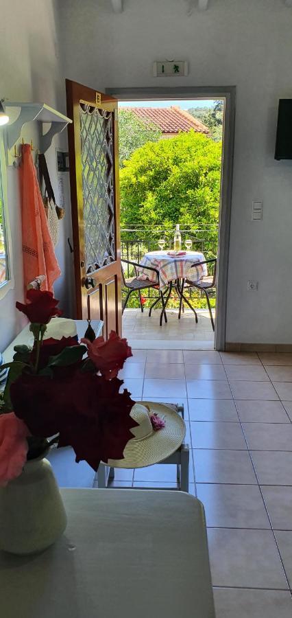 Aphrodite Studios & Apt With Pool Lákka 外观 照片