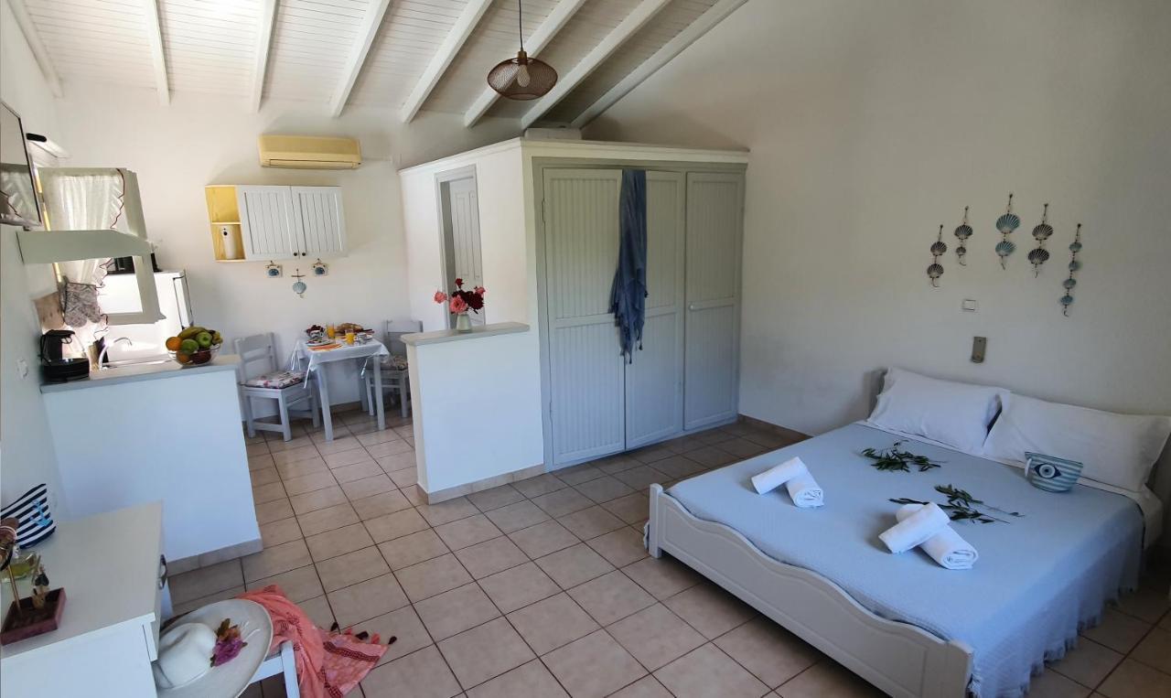 Aphrodite Studios & Apt With Pool Lákka 外观 照片